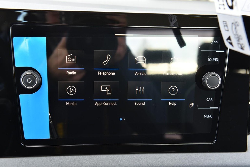 Volkswagen Jetta Vehicle Full-screen Gallery Image 14