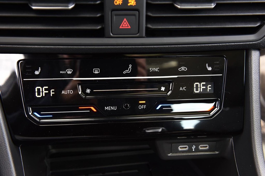 Volkswagen Jetta Vehicle Full-screen Gallery Image 15