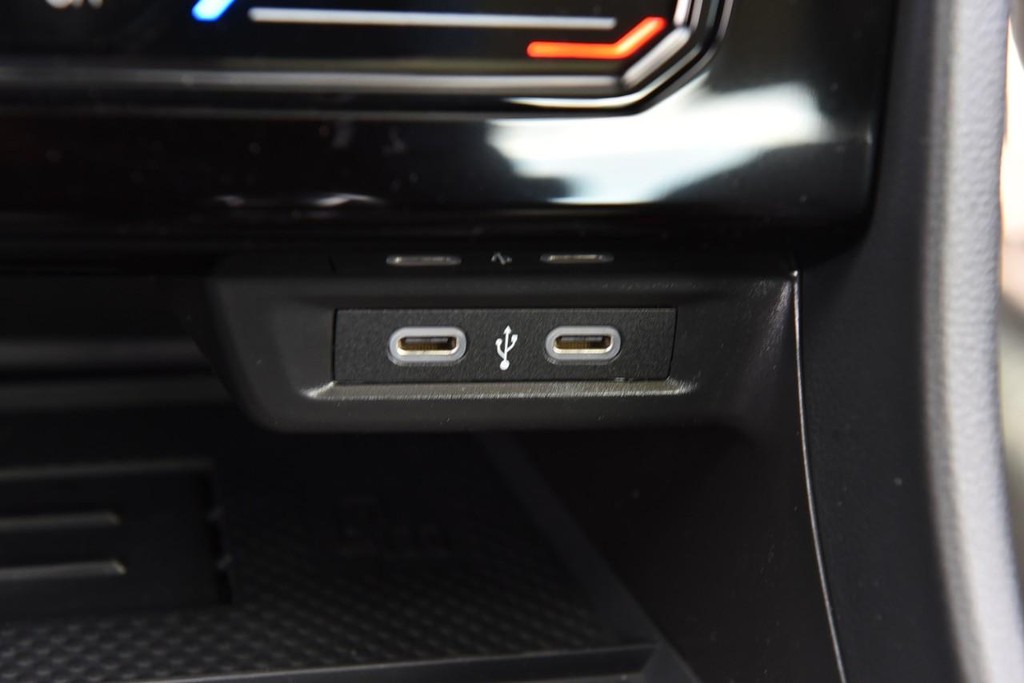 Volkswagen Jetta Vehicle Full-screen Gallery Image 16