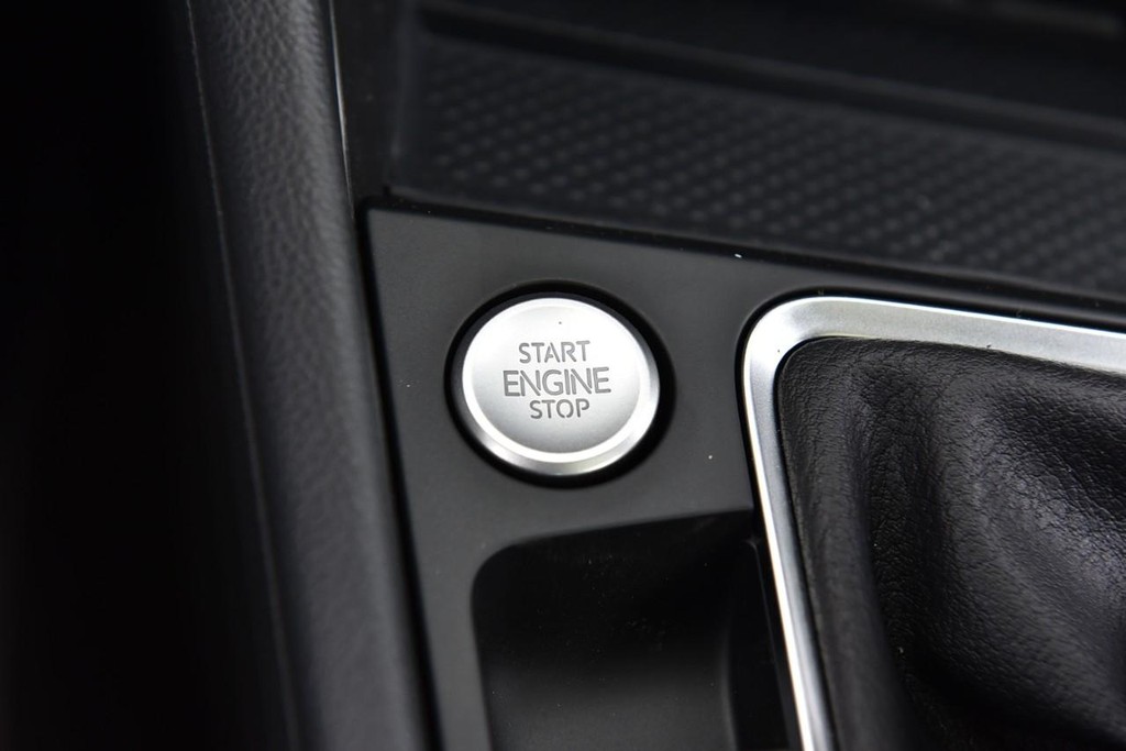 Volkswagen Jetta Vehicle Full-screen Gallery Image 17