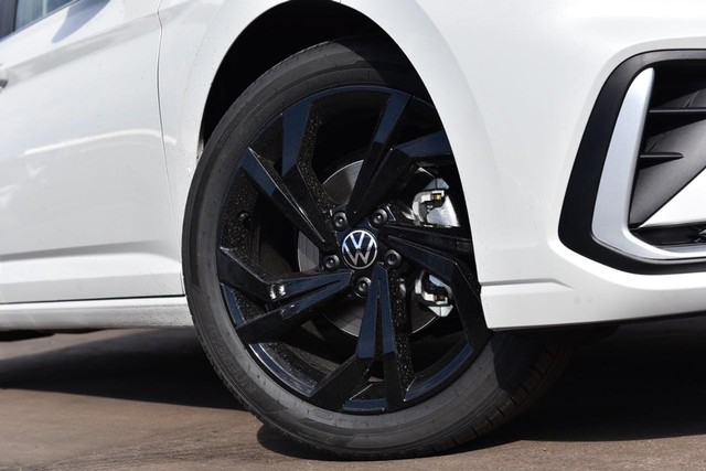 Volkswagen Jetta Vehicle Image 03