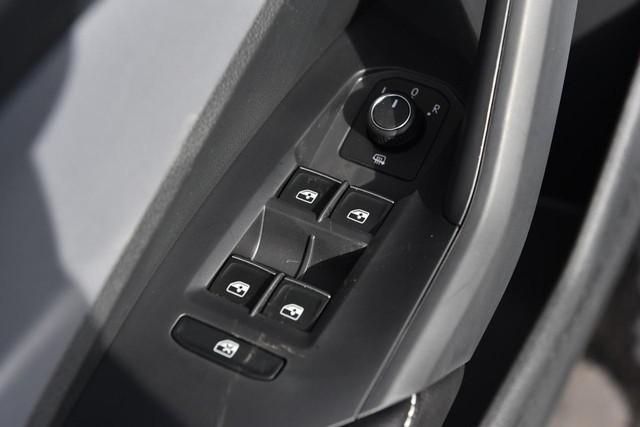 Volkswagen Jetta Vehicle Image 08