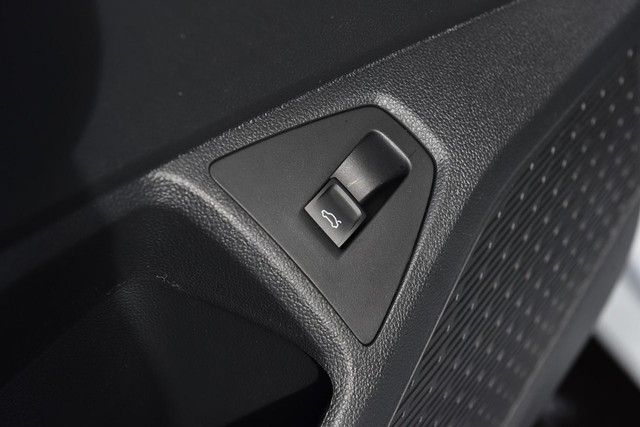 Volkswagen Jetta Vehicle Image 09