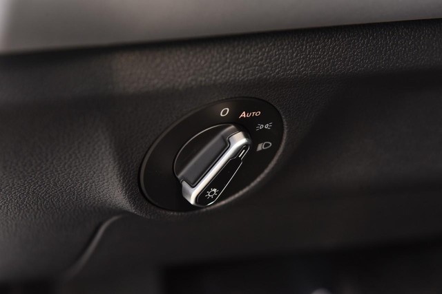 Volkswagen Jetta Vehicle Image 11