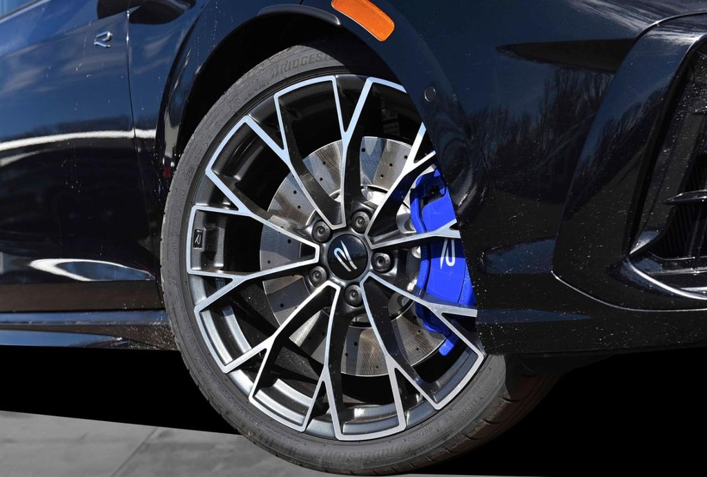 Volkswagen Golf R Vehicle Full-screen Gallery Image 3