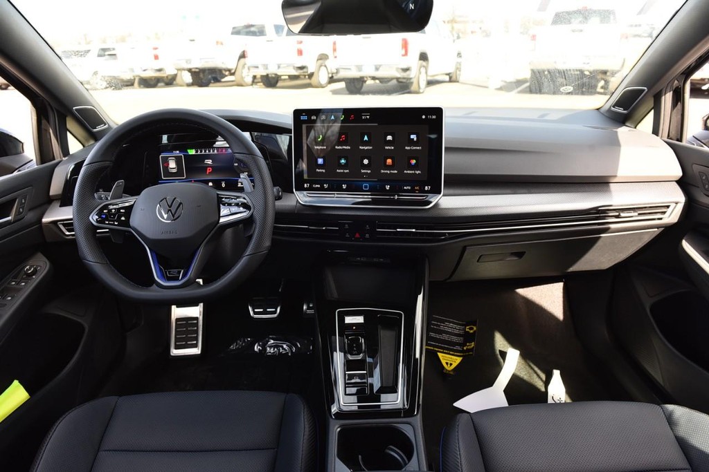 Volkswagen Golf R Vehicle Full-screen Gallery Image 7