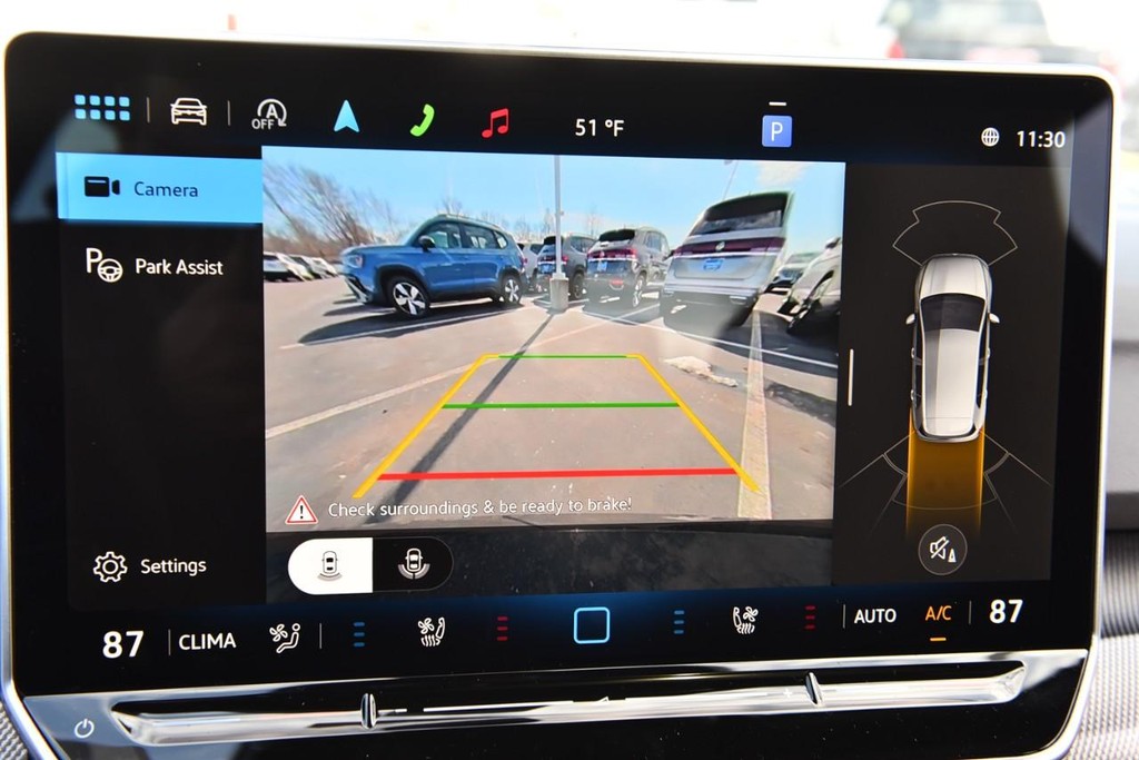 Volkswagen Golf R Vehicle Full-screen Gallery Image 12