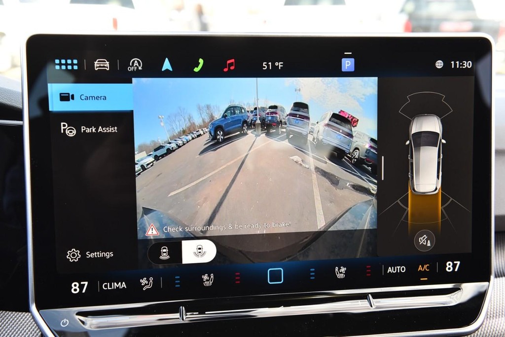 Volkswagen Golf R Vehicle Full-screen Gallery Image 13