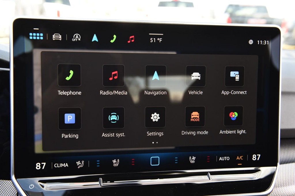 Volkswagen Golf R Vehicle Full-screen Gallery Image 14