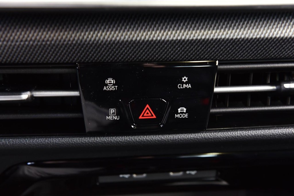 Volkswagen Golf R Vehicle Full-screen Gallery Image 15