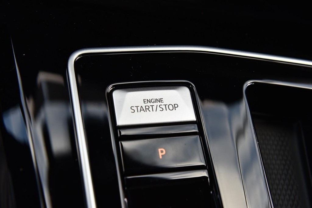 Volkswagen Golf R Vehicle Full-screen Gallery Image 17