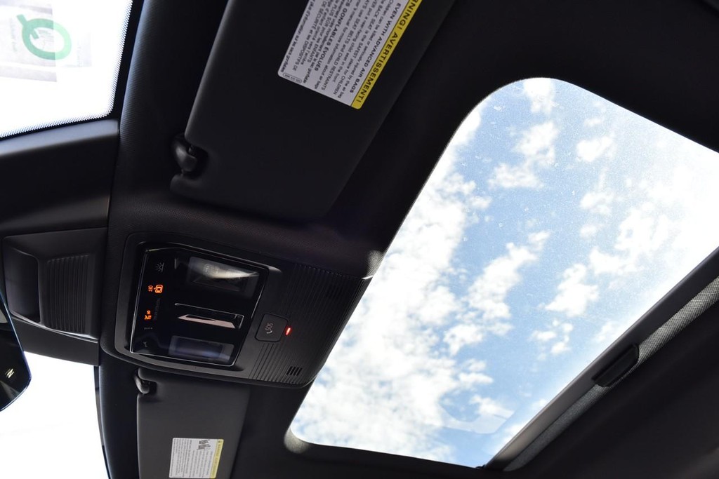 Volkswagen Golf R Vehicle Full-screen Gallery Image 21