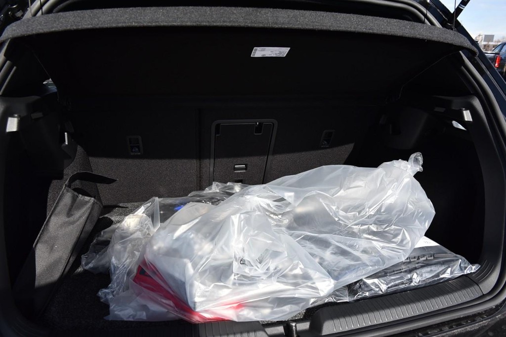 Volkswagen Golf R Vehicle Full-screen Gallery Image 25