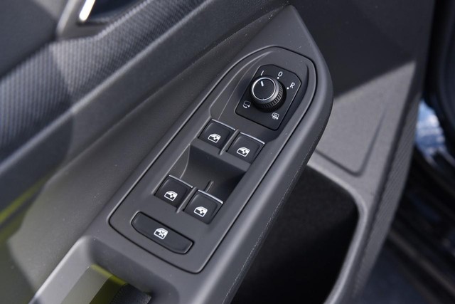 Volkswagen Golf R Vehicle Image 08