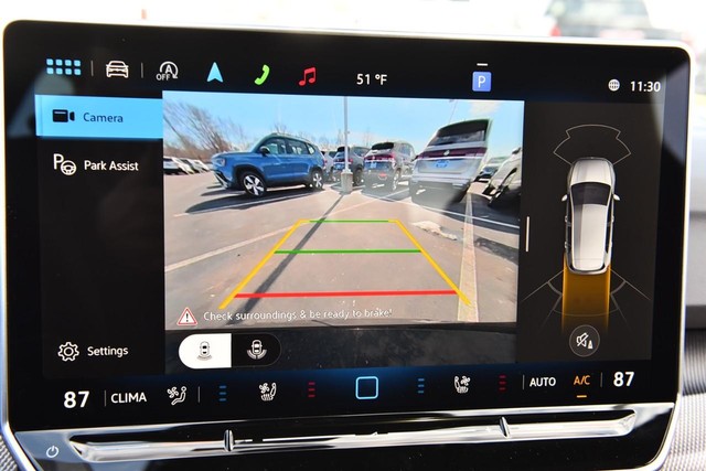 Volkswagen Golf R Vehicle Image 12