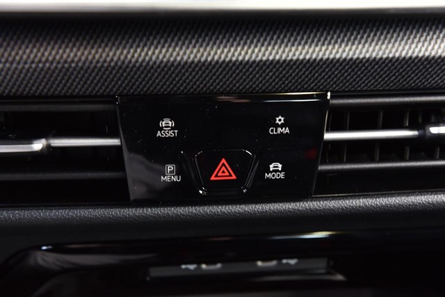 Volkswagen Golf R Vehicle Image 15