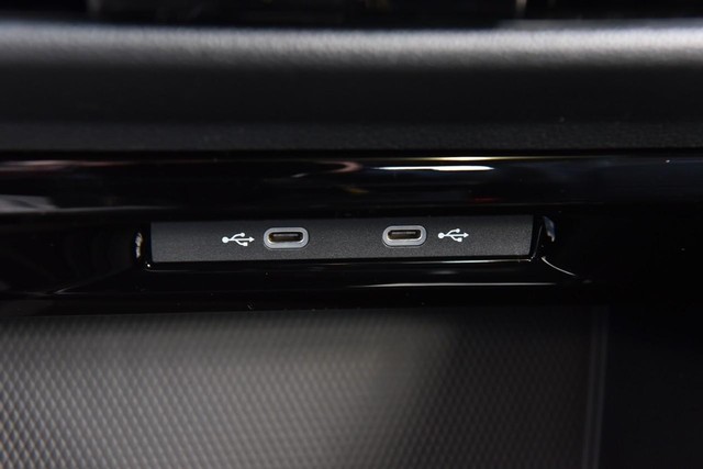 Volkswagen Golf R Vehicle Image 16