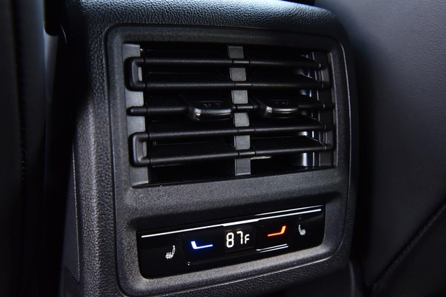 Volkswagen Golf R Vehicle Image 23