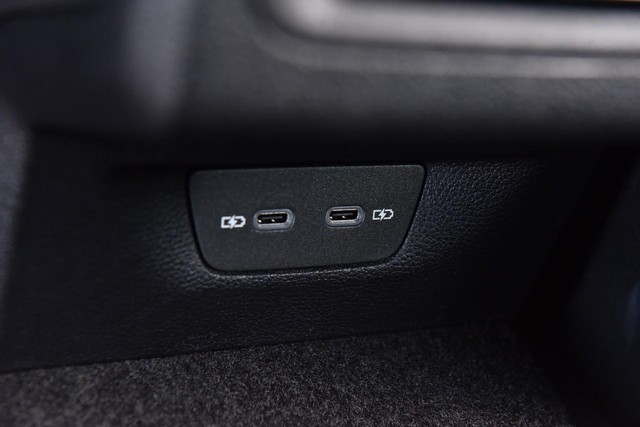 Volkswagen Golf R Vehicle Image 24