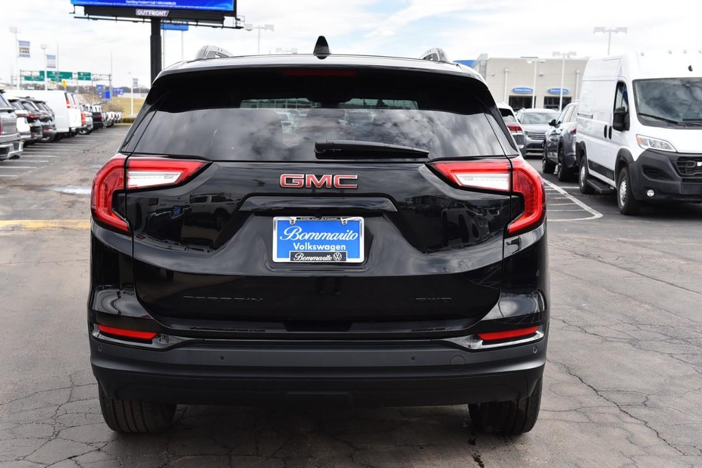 GMC Terrain Vehicle Full-screen Gallery Image 6