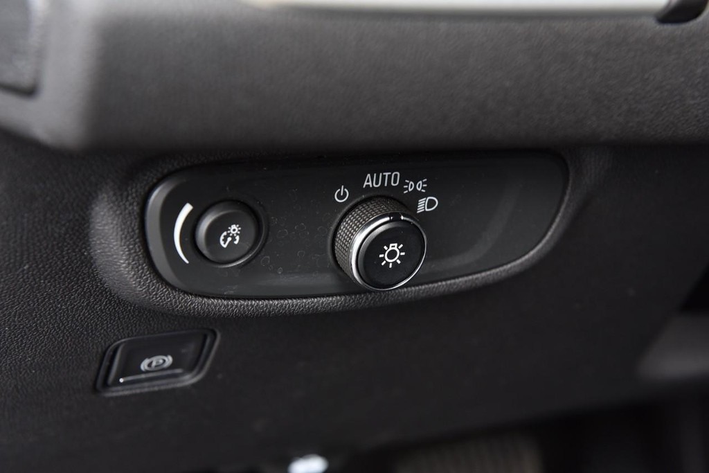 GMC Terrain Vehicle Full-screen Gallery Image 11