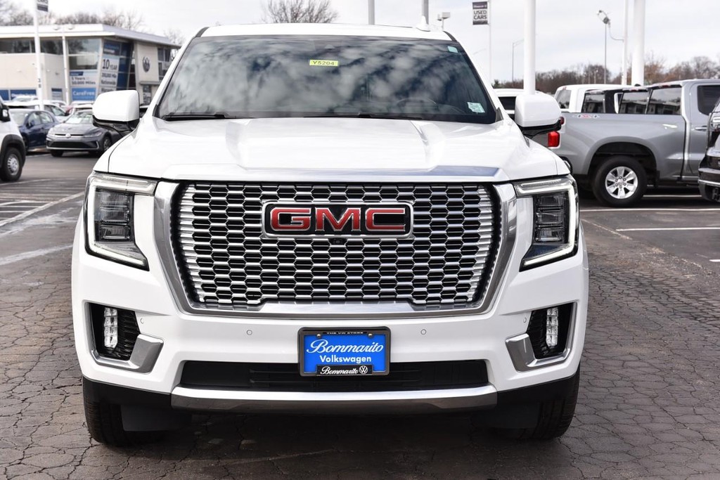 GMC Yukon Vehicle Full-screen Gallery Image 4