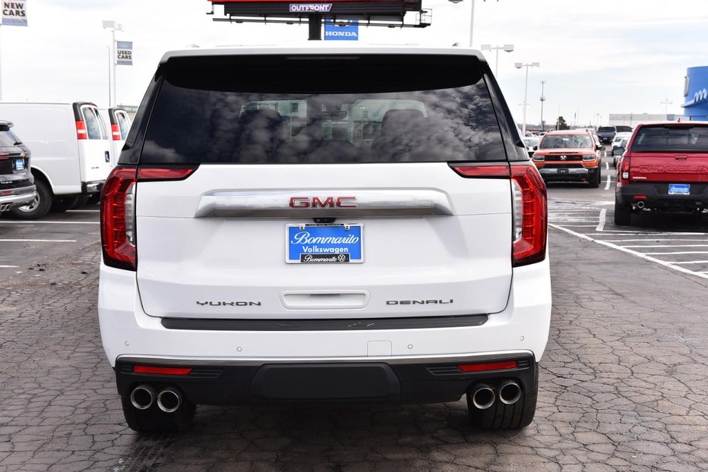 GMC Yukon Vehicle Full-screen Gallery Image 6