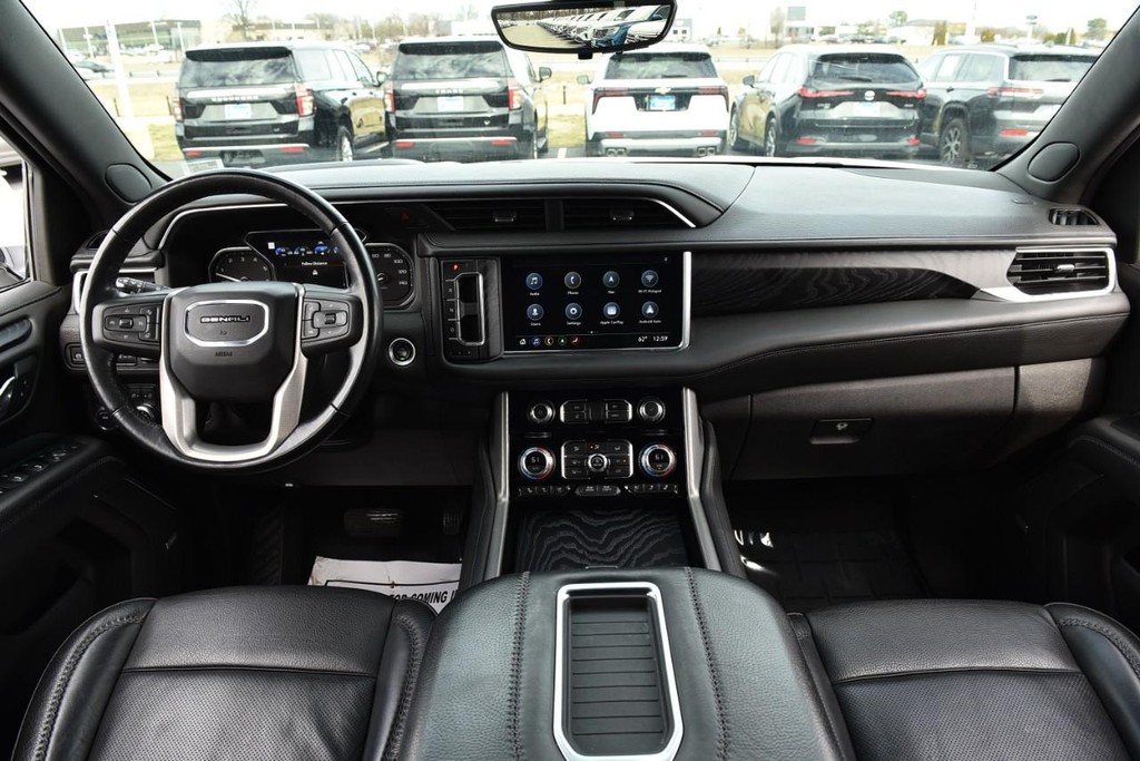 GMC Yukon Vehicle Full-screen Gallery Image 7