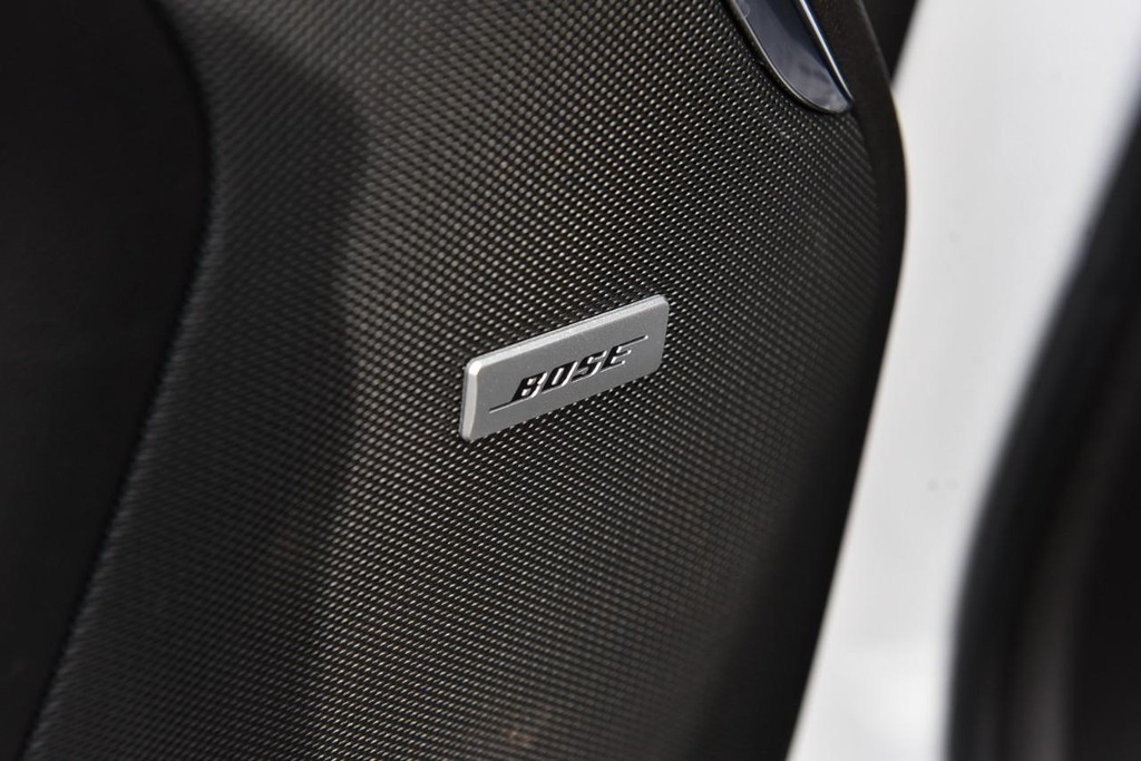 GMC Yukon Vehicle Full-screen Gallery Image 9