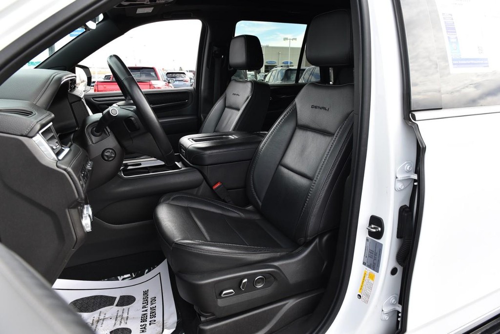 GMC Yukon Vehicle Full-screen Gallery Image 24