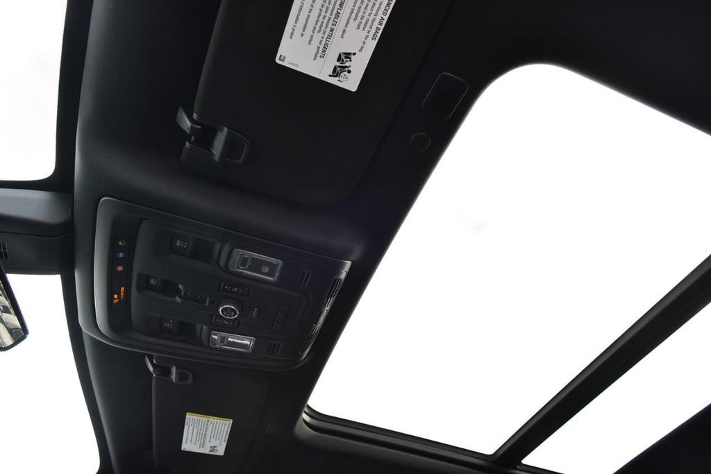 GMC Yukon Vehicle Full-screen Gallery Image 26