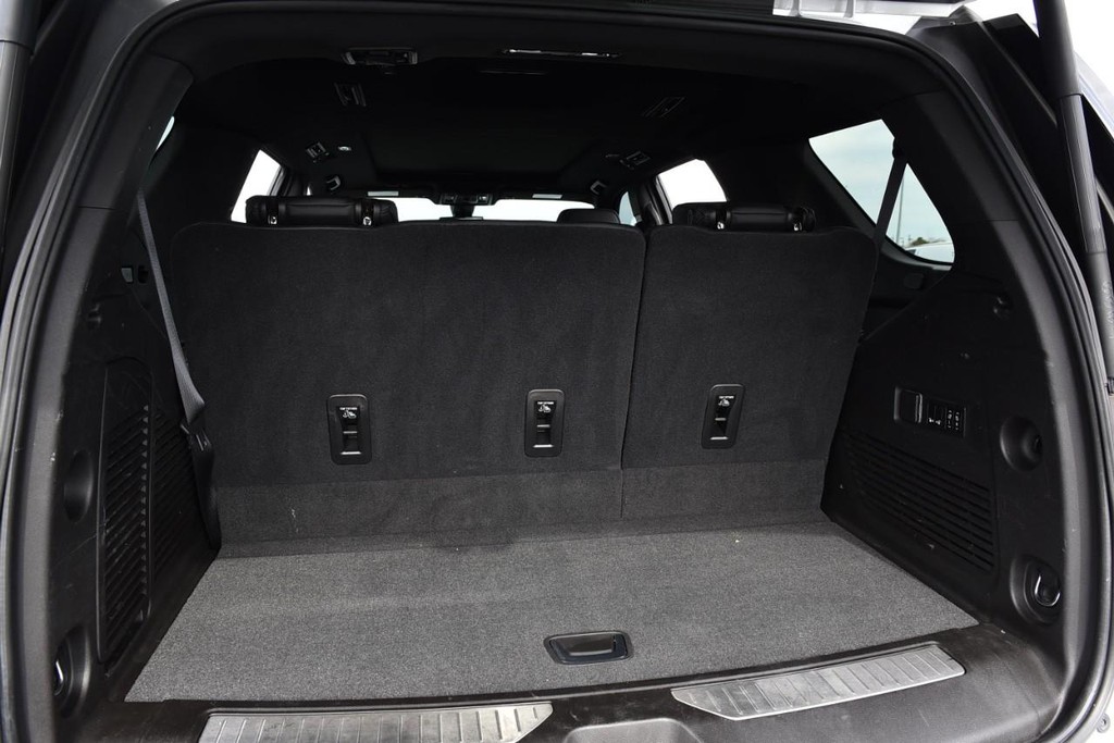 GMC Yukon Vehicle Full-screen Gallery Image 30