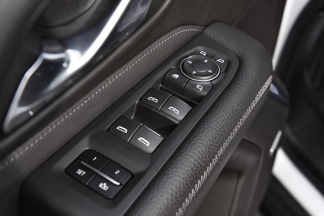 GMC Yukon Vehicle Image 08