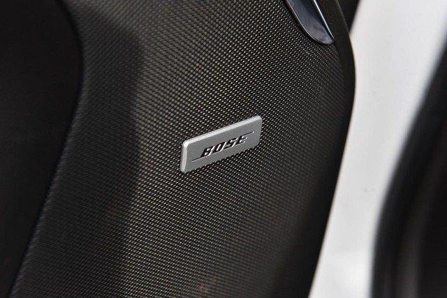 GMC Yukon Vehicle Image 09