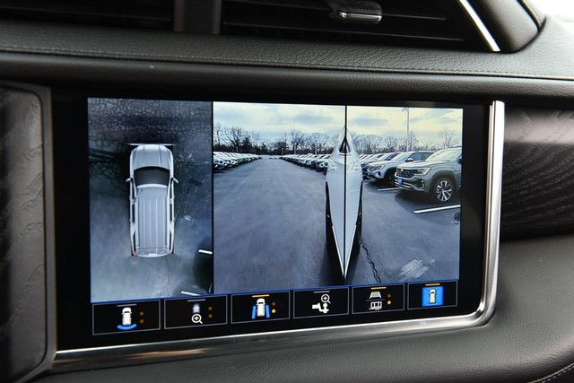 GMC Yukon Vehicle Image 15