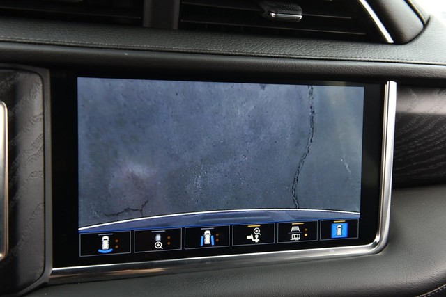 GMC Yukon Vehicle Image 16