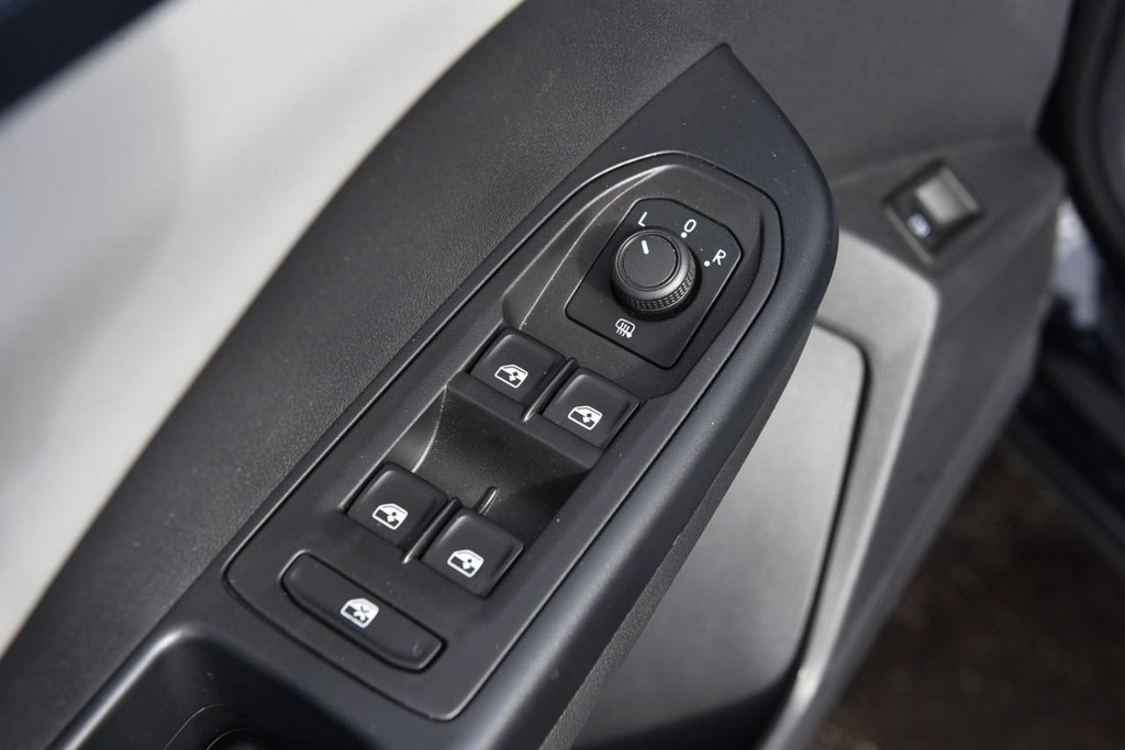 Volkswagen Taos Vehicle Full-screen Gallery Image 8