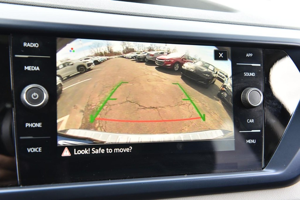 Volkswagen Taos Vehicle Full-screen Gallery Image 11