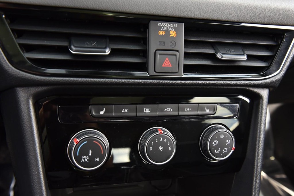 Volkswagen Taos Vehicle Full-screen Gallery Image 13