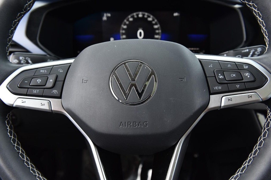 Volkswagen Taos Vehicle Full-screen Gallery Image 16