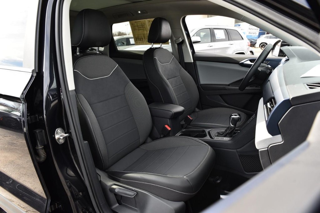 Volkswagen Taos Vehicle Full-screen Gallery Image 18