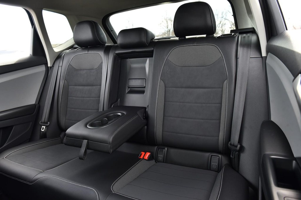 Volkswagen Taos Vehicle Full-screen Gallery Image 20