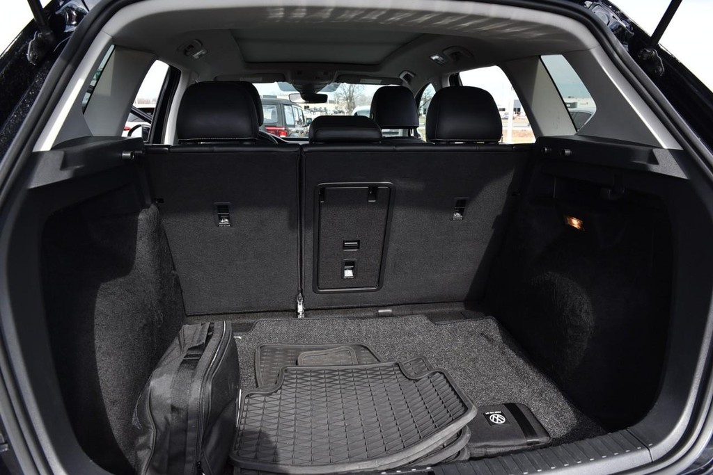 Volkswagen Taos Vehicle Full-screen Gallery Image 23