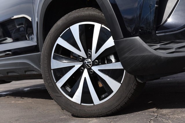 Volkswagen Taos Vehicle Image 03