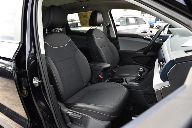 Volkswagen Taos Vehicle Image 18