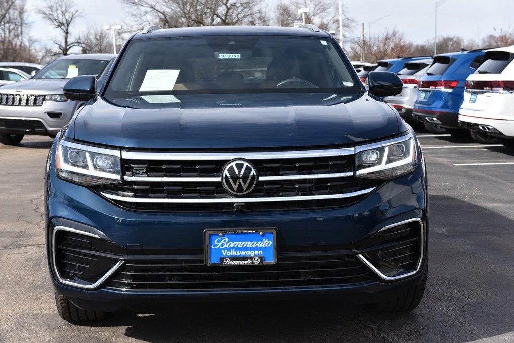Volkswagen Atlas Cross Sport Vehicle Full-screen Gallery Image 4