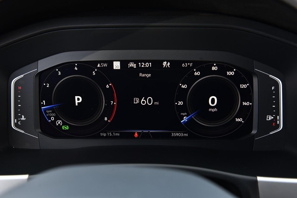 Volkswagen Atlas Cross Sport Vehicle Full-screen Gallery Image 12