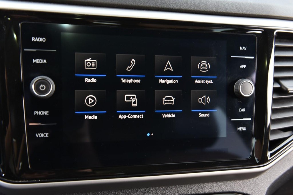 Volkswagen Atlas Cross Sport Vehicle Full-screen Gallery Image 14