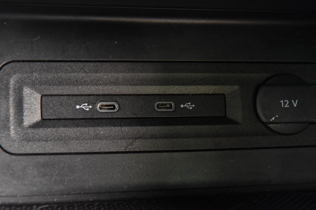 Volkswagen Atlas Cross Sport Vehicle Full-screen Gallery Image 16