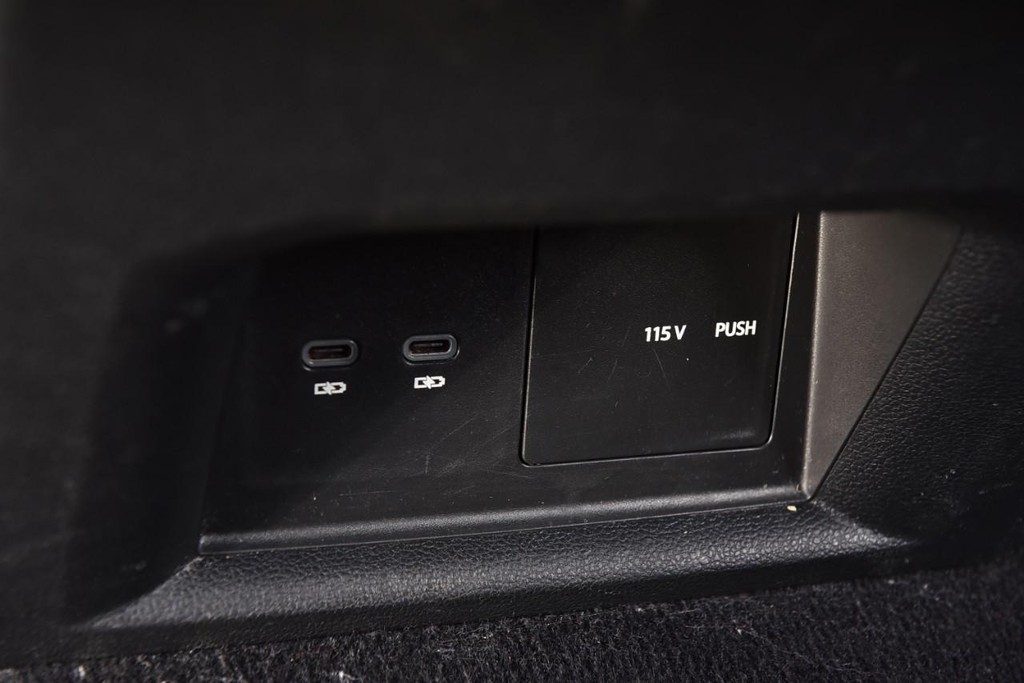 Volkswagen Atlas Cross Sport Vehicle Full-screen Gallery Image 24